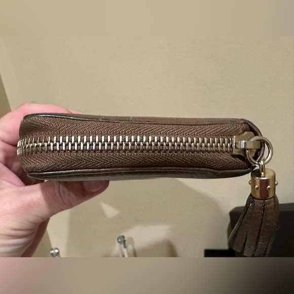 Gucci Soho Brown Zippy Wallet - Picture 4 of 16